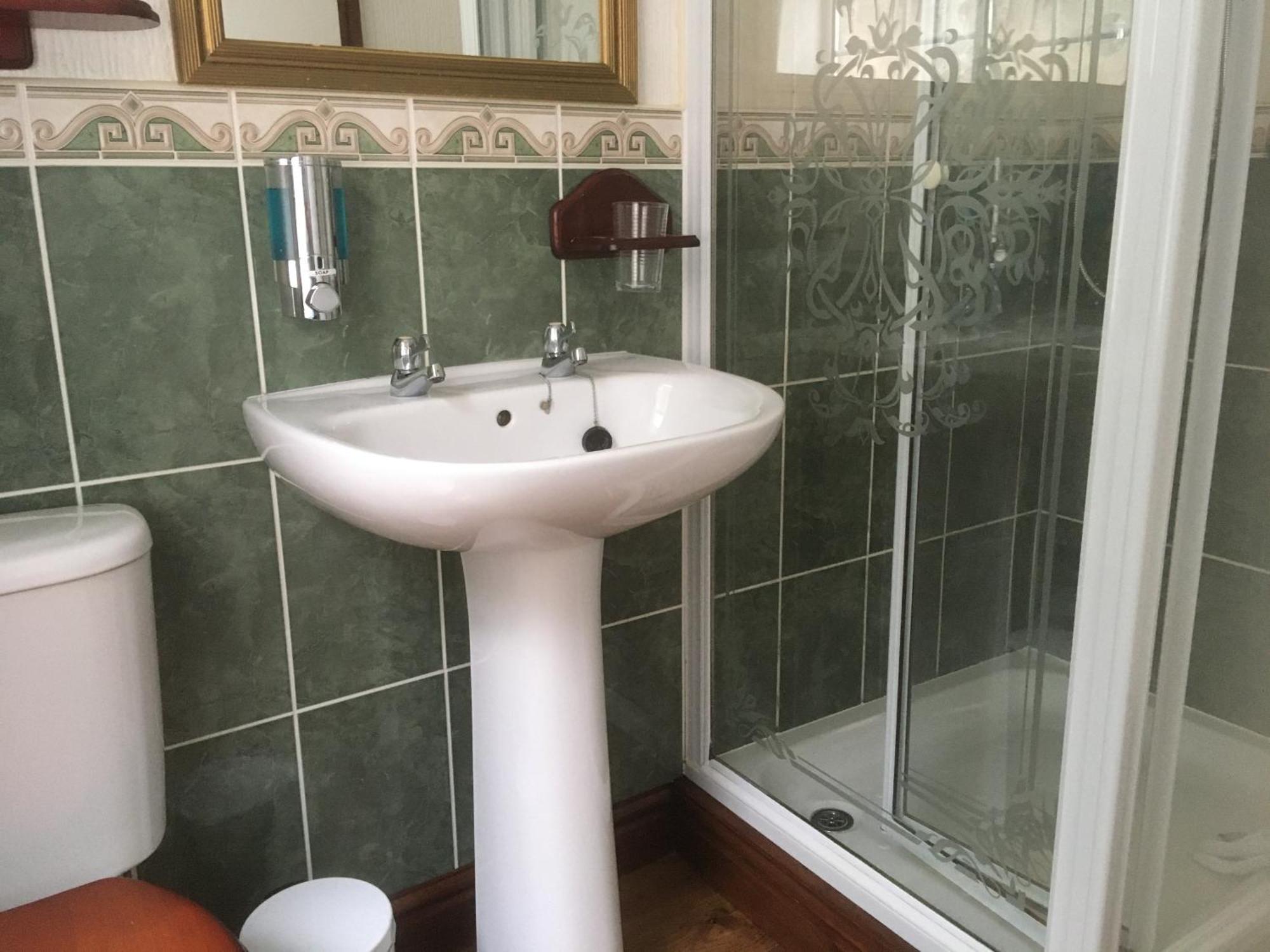 Grove House Guest House Telford Ngoại thất bức ảnh