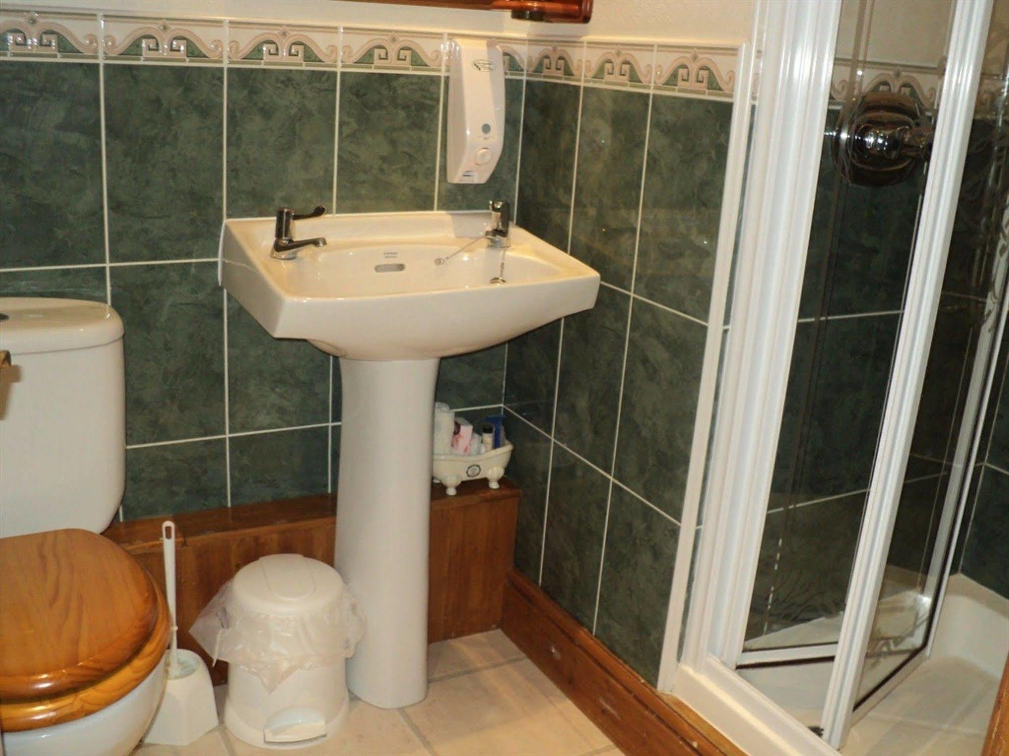 Grove House Guest House Telford Ngoại thất bức ảnh