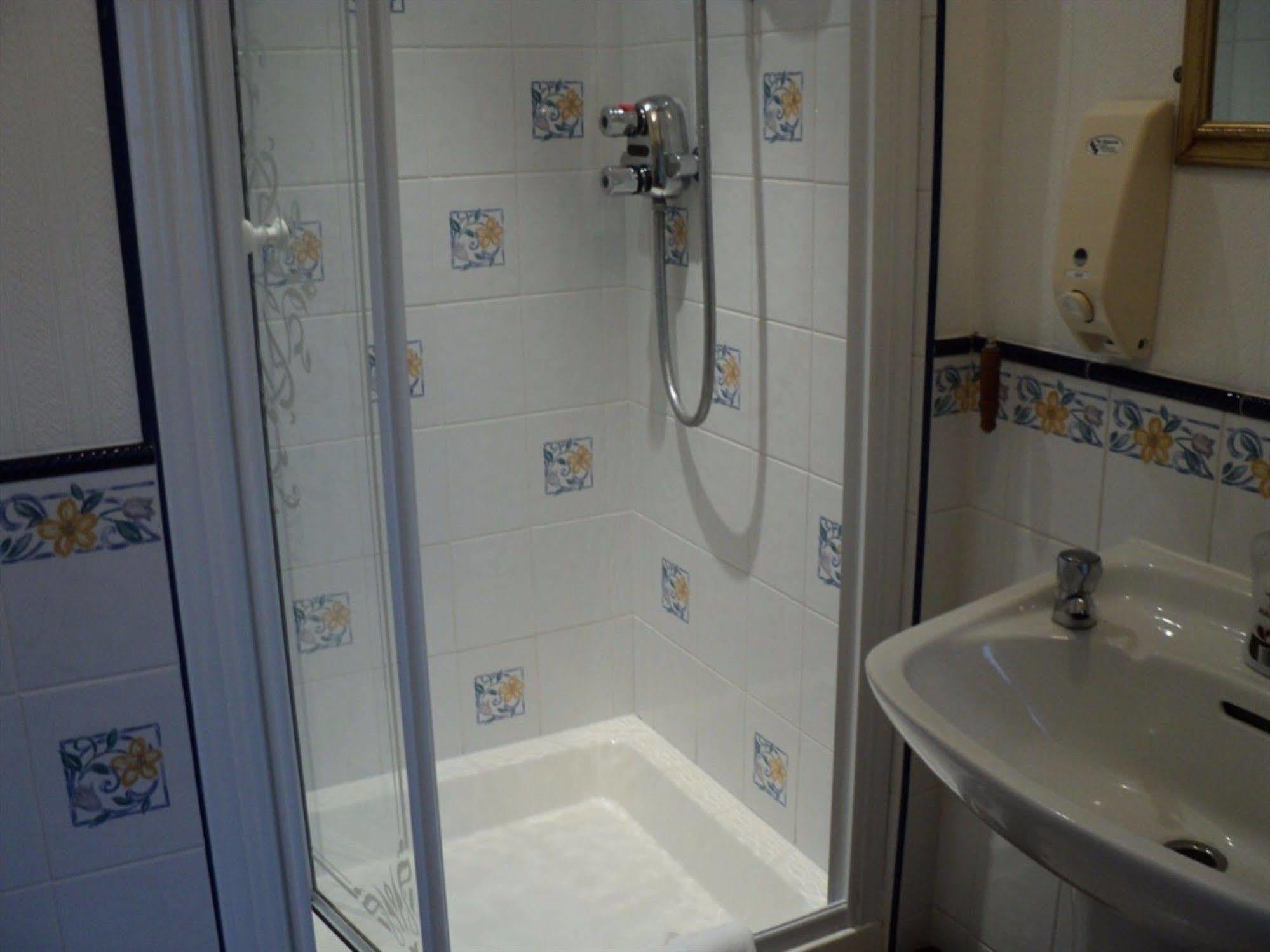 Grove House Guest House Telford Ngoại thất bức ảnh